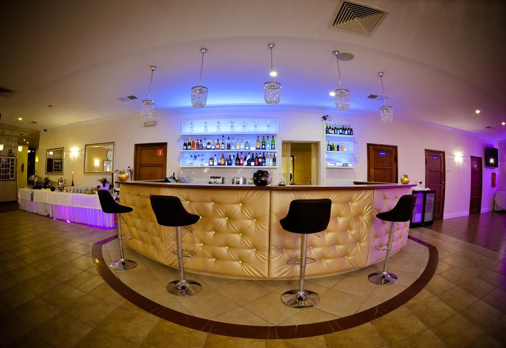 Hotel Astra Dąbrowa Górnicza Buitenkant foto