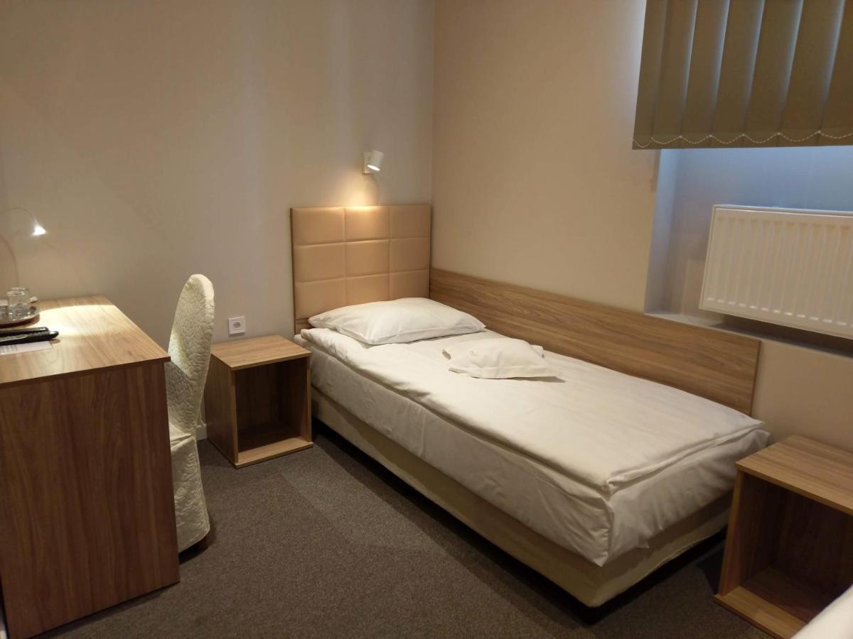 Hotel Astra Dąbrowa Górnicza Buitenkant foto