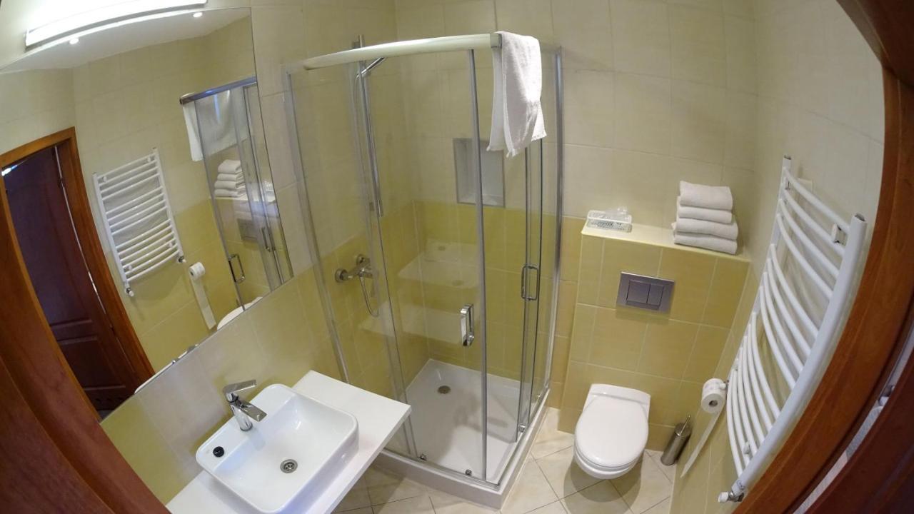 Hotel Astra Dąbrowa Górnicza Buitenkant foto