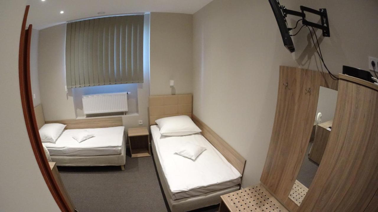 Hotel Astra Dąbrowa Górnicza Buitenkant foto