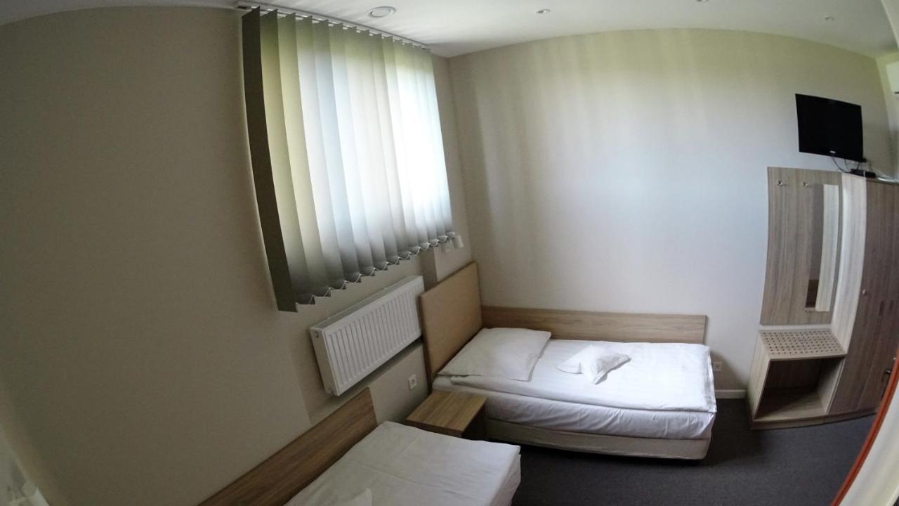 Hotel Astra Dąbrowa Górnicza Buitenkant foto