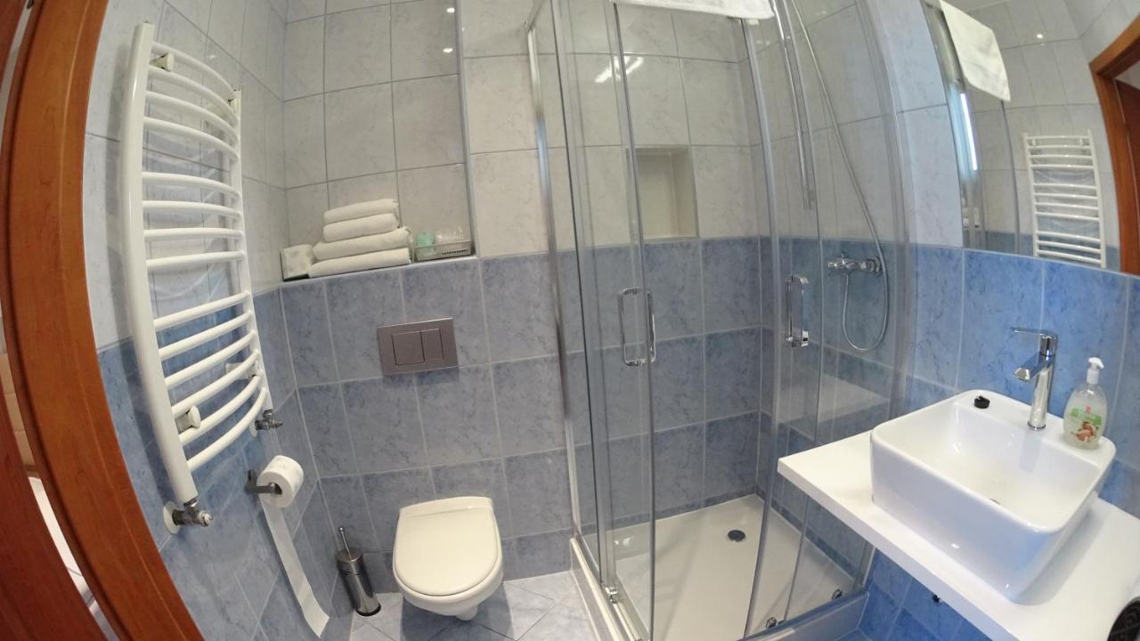 Hotel Astra Dąbrowa Górnicza Buitenkant foto