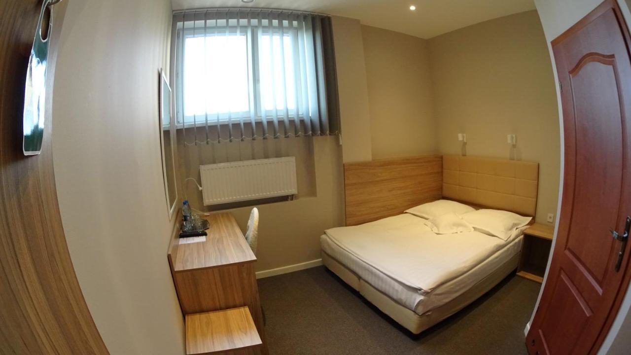 Hotel Astra Dąbrowa Górnicza Buitenkant foto